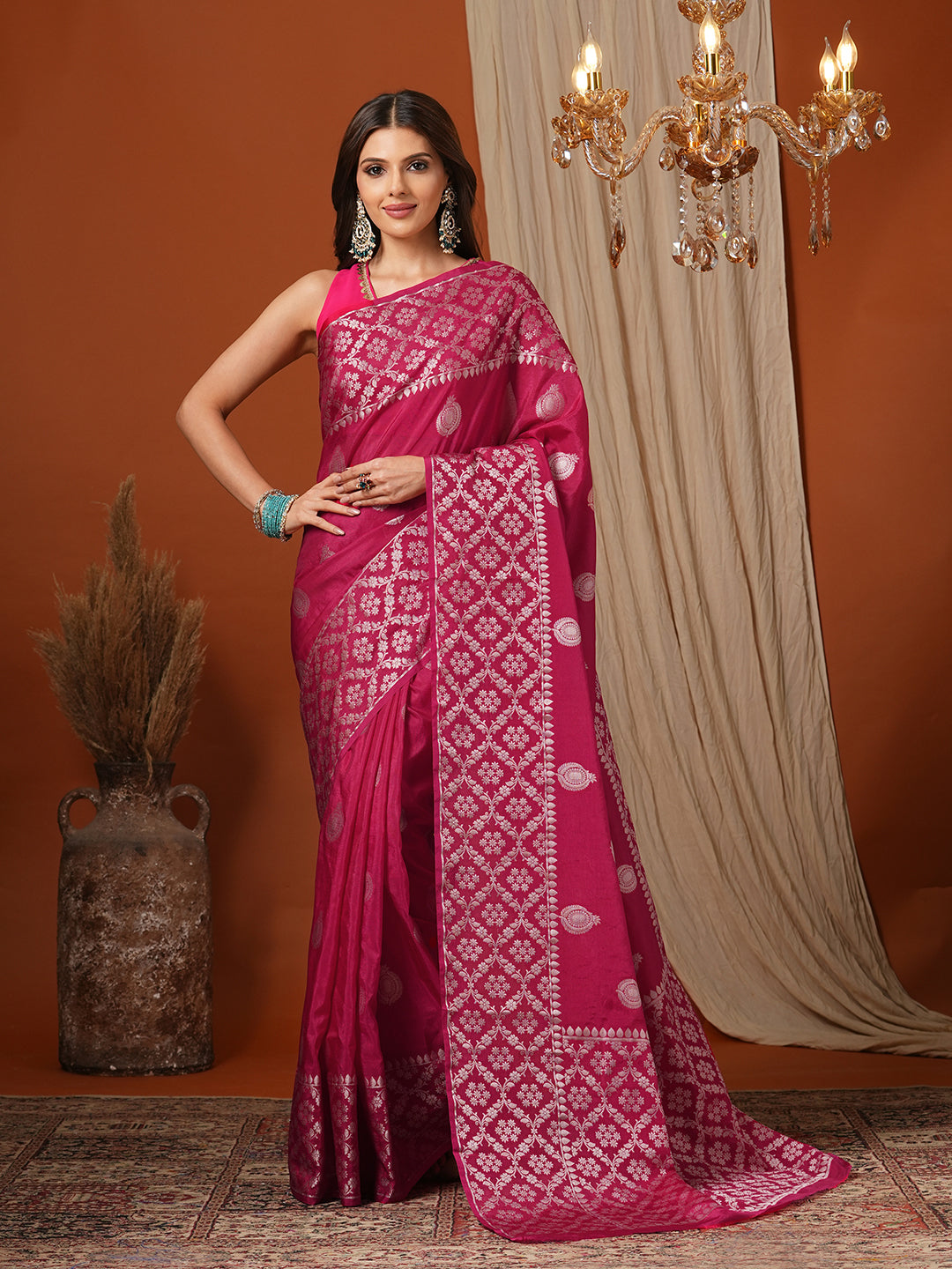 Women's Handloom Banarasi Pink Butta Saree With Jaali Zari Border