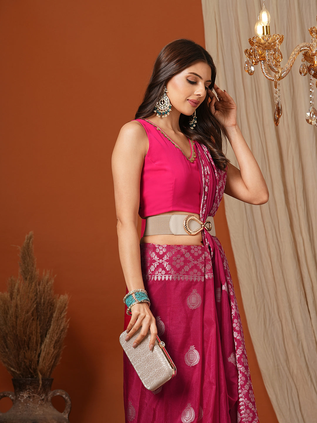 Women's Handloom Banarasi Pink Butta Saree With Jaali Zari Border
