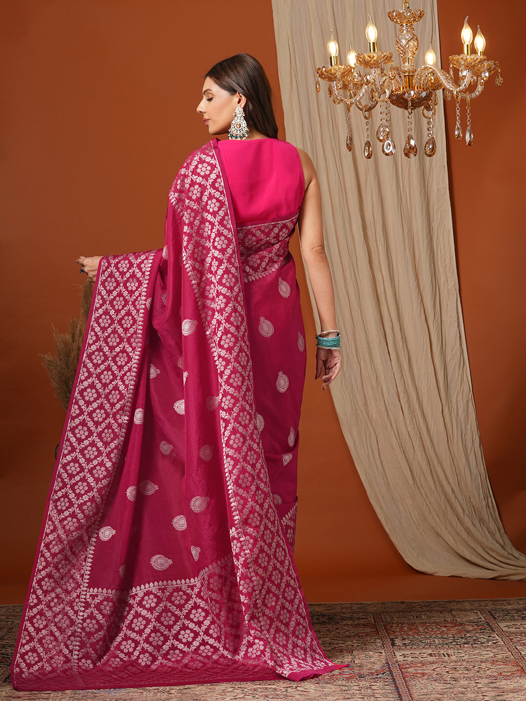 Women's Handloom Banarasi Pink Butta Saree With Jaali Zari Border