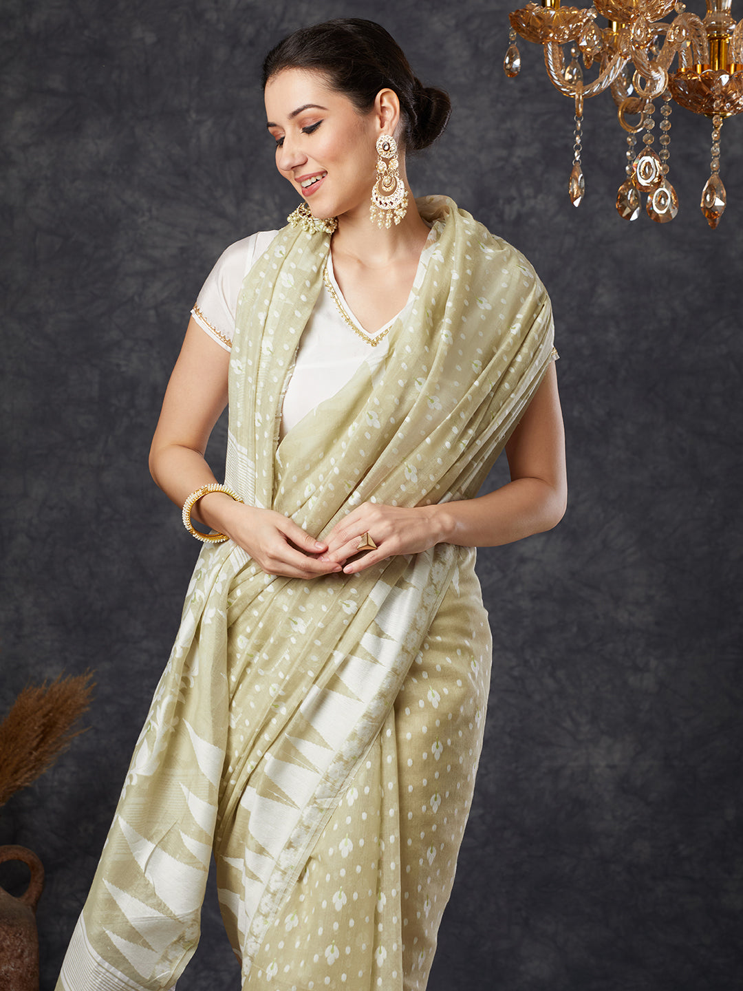 Women's Handloom Cotton Dhakai Jamdani Beige Saree with white Border